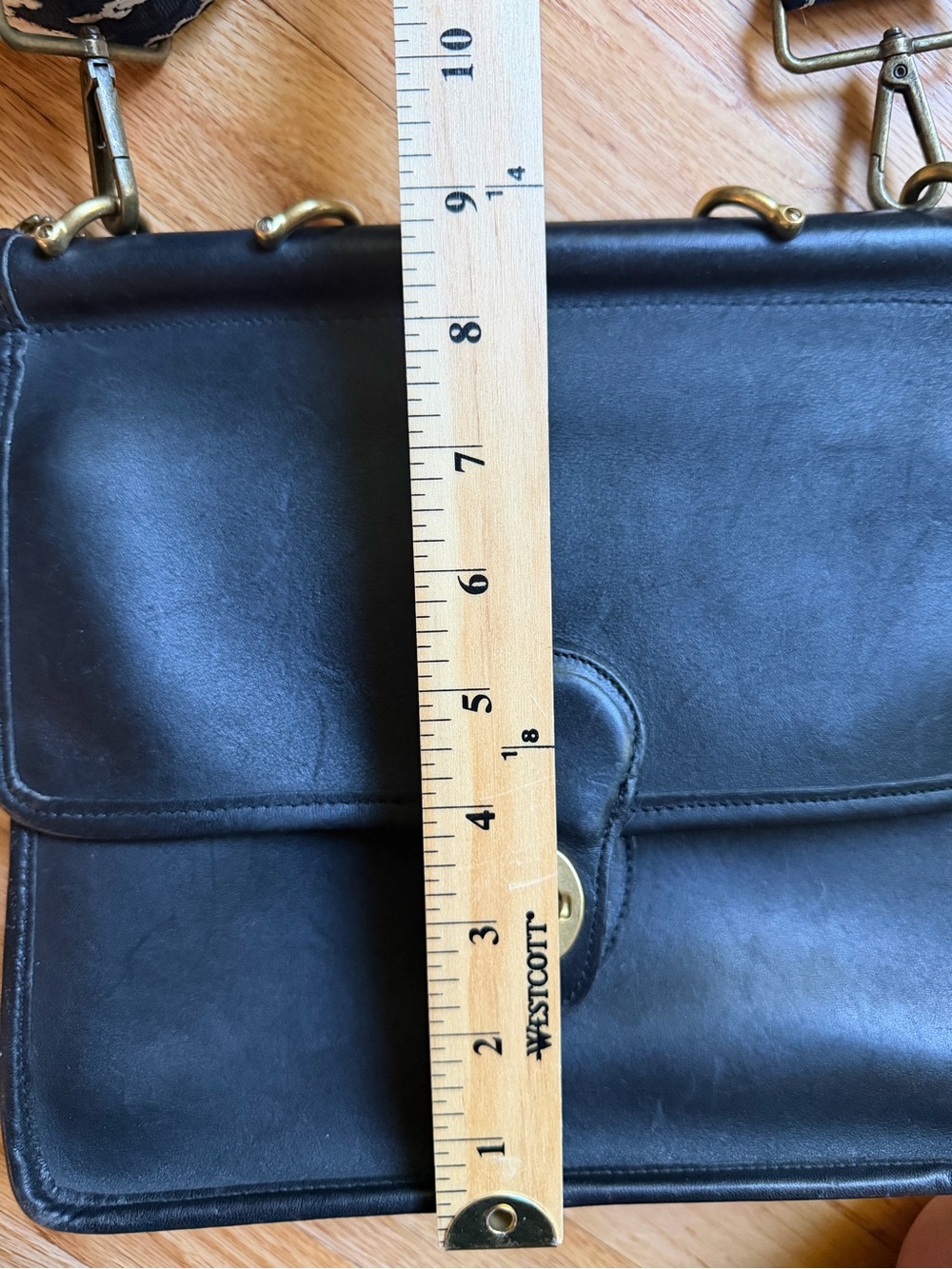 VINTAGE  Coach Black Leather Willis Crossbody Bag - Picture 6 of 10